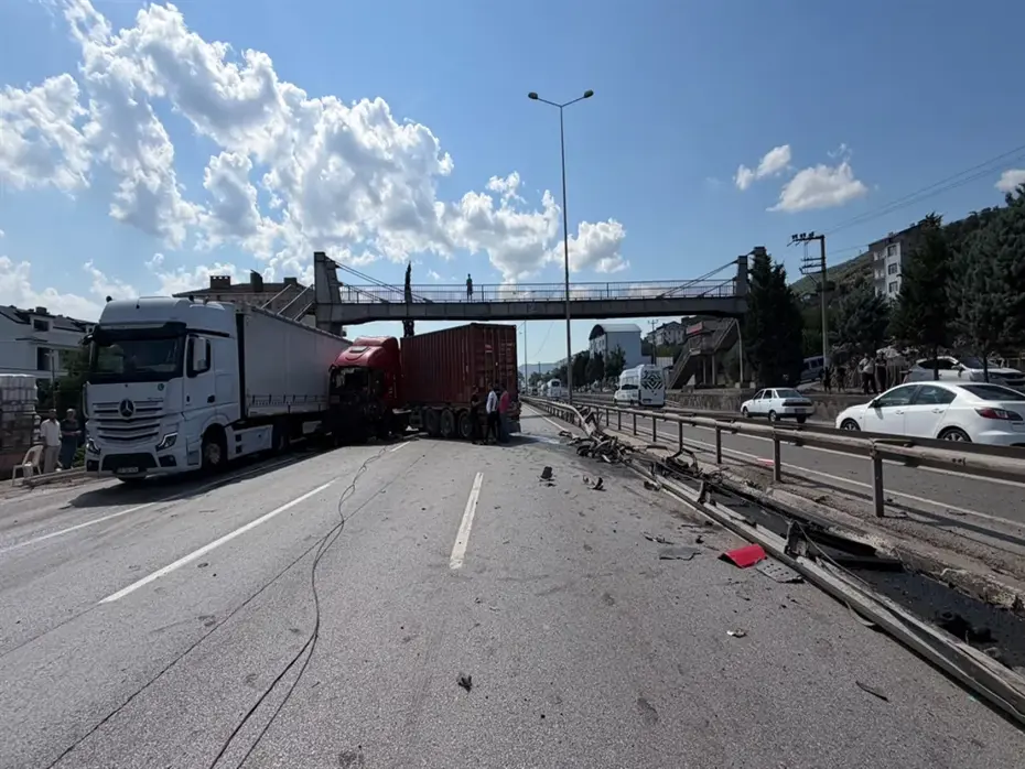 D-100 TIR kazası