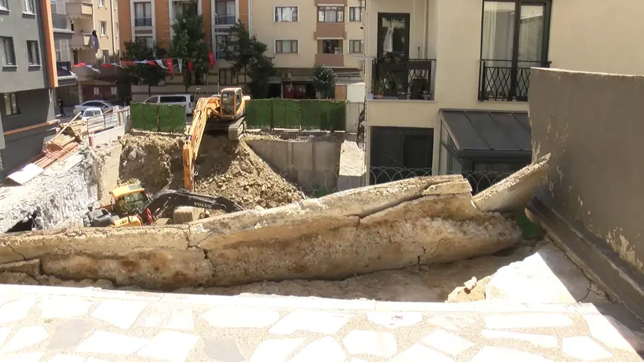 Kağıthane’de Dehşet: Uyandılar, Balkonları Uçuruma Döndü!