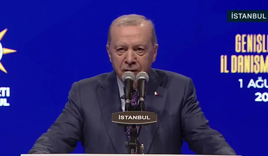 Tuzla, Çekmeköy ve Şile’den AK Parti’ye Büyük Geçiş: Erdoğan Rozetleri Taktı!