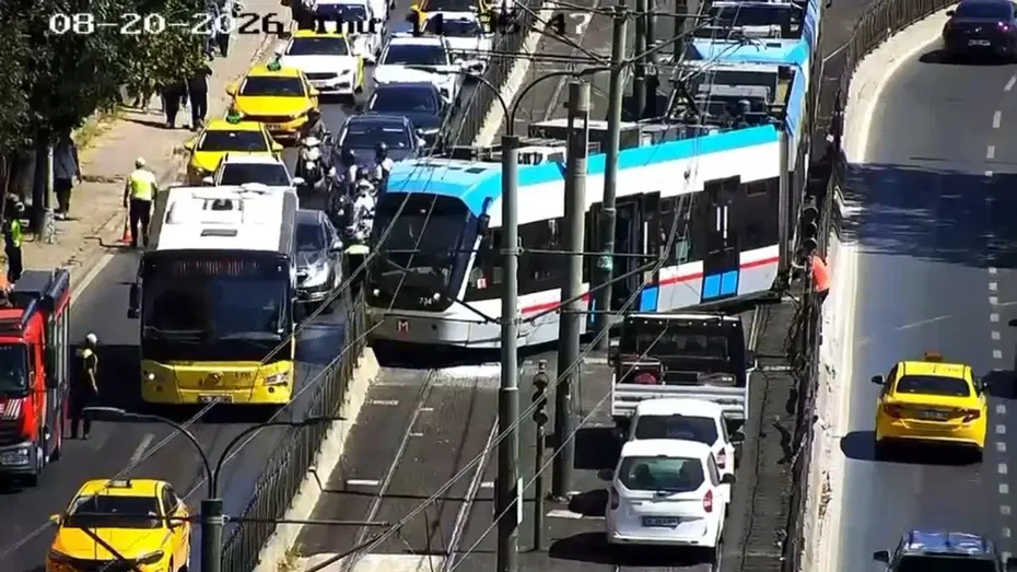 tramvay raydan çıktı